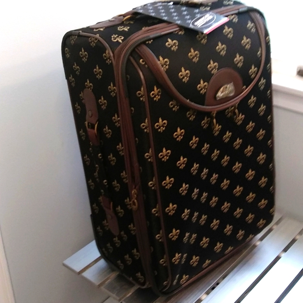 American Flyer Luggage Fleur De Lis-Small Rolling  Carry On Black/Gold.